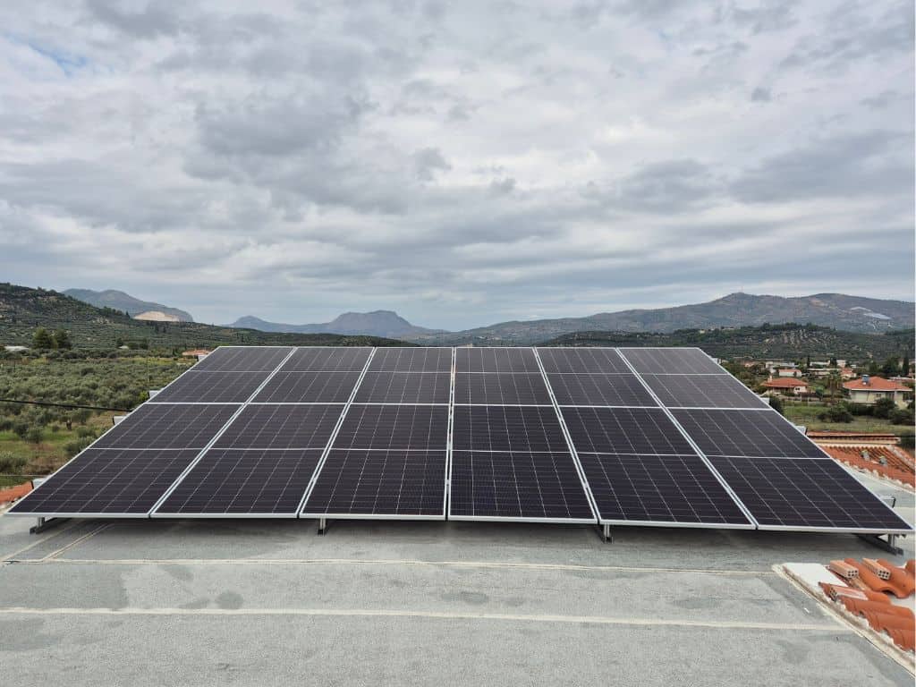 Φωτοβολταϊκό 9,6kW Net Billing με υβριδικό inverter Solax στα Αθίκια Κορινθίας